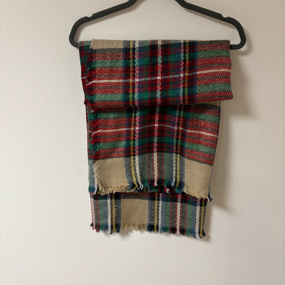 Tartan Plaid Womens Fringe Scarf Shawl
polyester Blend 54x54” - Picture 5 of 5
